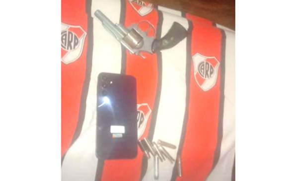 Secuestran tres revólveres mal habidos en allanamiento tras balacera en Trelew
