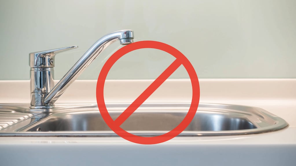 Adiós a la grifería plateada: el material tendencia que promete arrasar en 2026 por ser más elegante