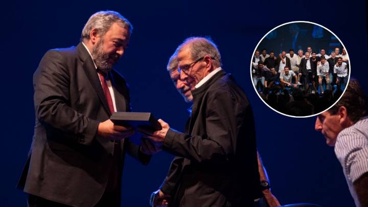 Técnico de la Liga MX rinde emotivo homenaje a Washington Tabárez en Montevideo