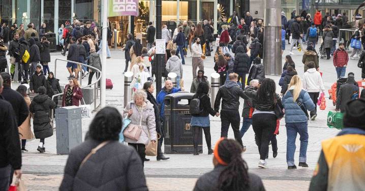 DWP announces new Universal Credit plan - and those who refuse 'will lose benefits'