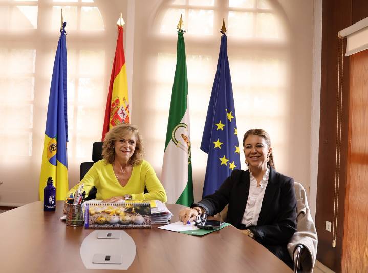 La delegada de Salud visita San Juan de Aznalfarache en su primera reunión oficial