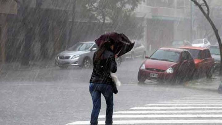 Preocupante alerta naranja por tormentas para este domingo: las recomendaciones del SMN