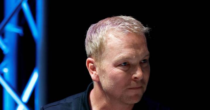 Sir Chris Hoy breaks leg in 'worst crash I've ever had' amid cancer battle