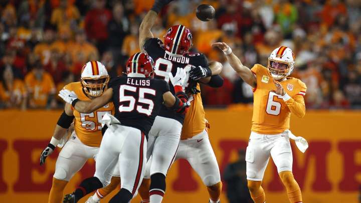 Bucs strike first, take 7-0 lead on Falcons