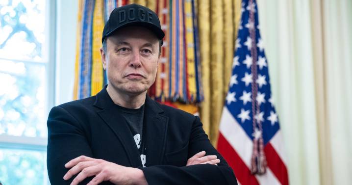 Elon Musk pide la abolición de la UE tras la multa de 120 millones de euros a X