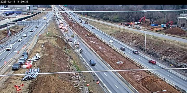 Crash leaves all lanes blocked on Watterson Expy near Brownsboro Rd
