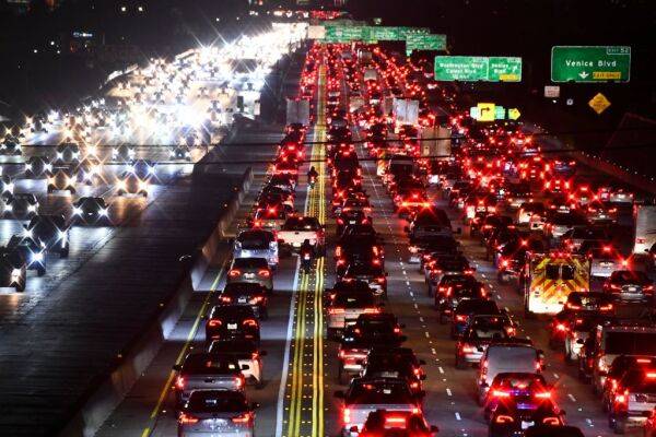 Traffic congestion hits a record high, spreading to more hours of the week