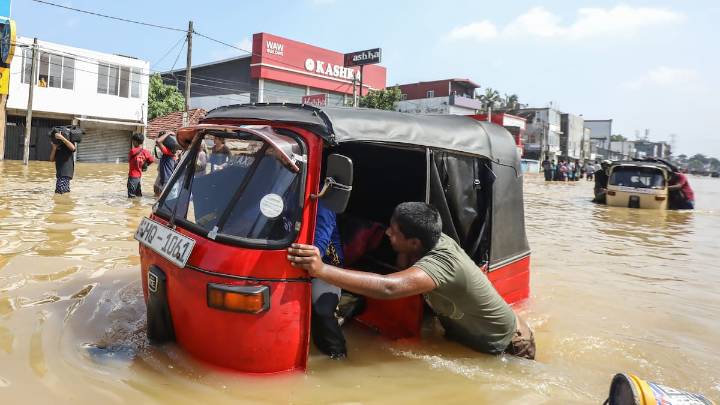 Más de 350 muertos y cientos de desaparecidos por las fuertes inundaciones en Sri Lanka
