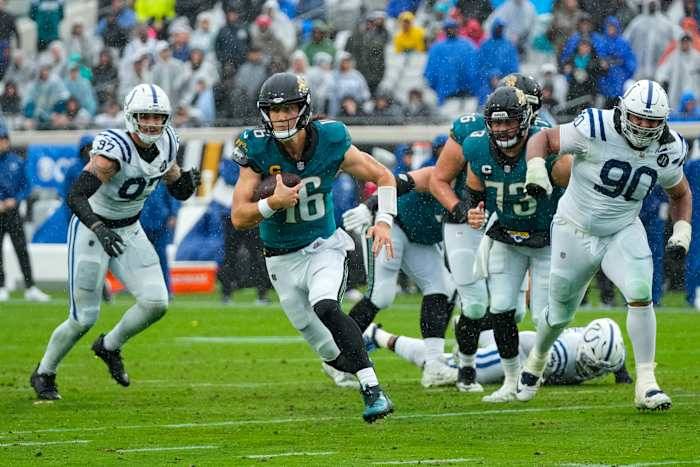 Daniel Jones hurt in Jaguars’ 11th consecutive home win against the Colts, 36