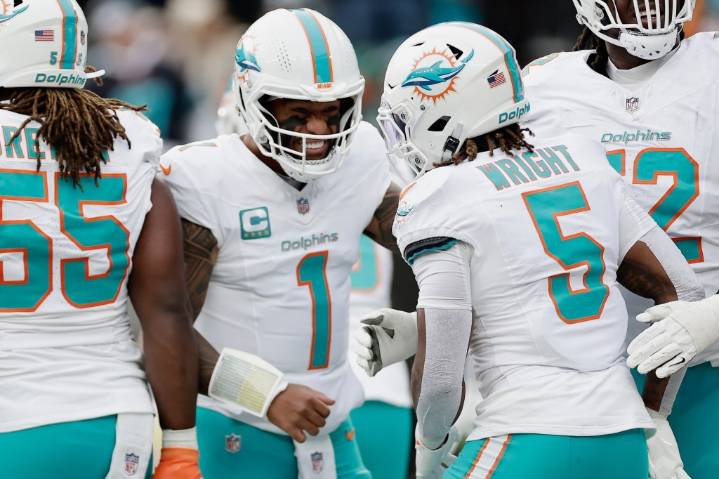 Dolphins smash Jets for fourth straight win