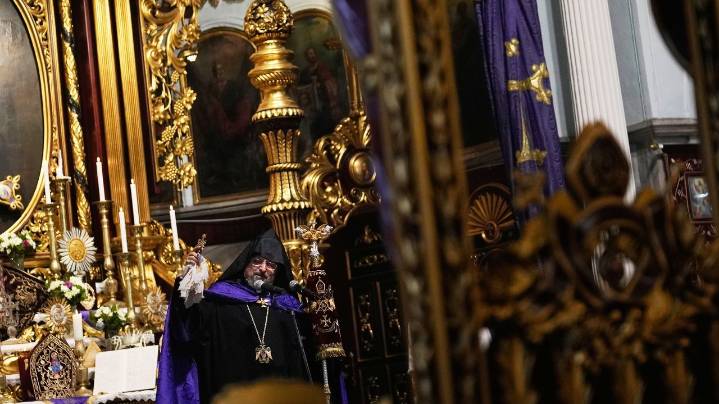 Pope Leo XIV prays at Armenian cathedral in Istanbul as Turkey and Armenia attempt reconciliation