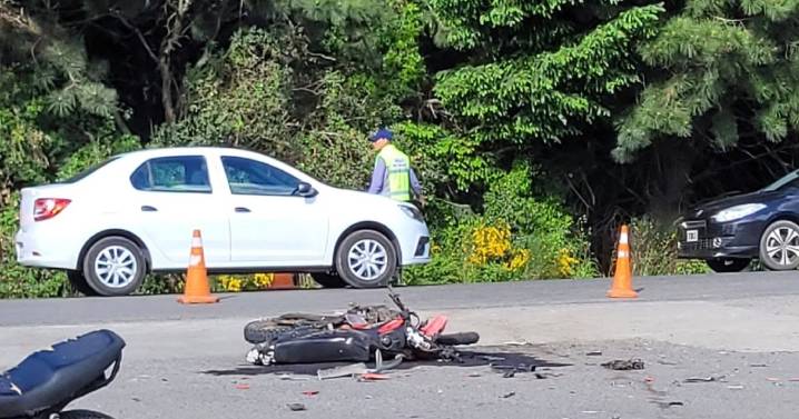 Se confirmó la identidad del joven de 23 años que murió tras chocar contra una camioneta en Bariloche