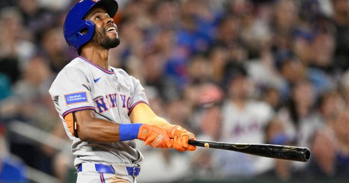 Outfielder Cedric Mullins and Tampa Bay Rays finalize 1