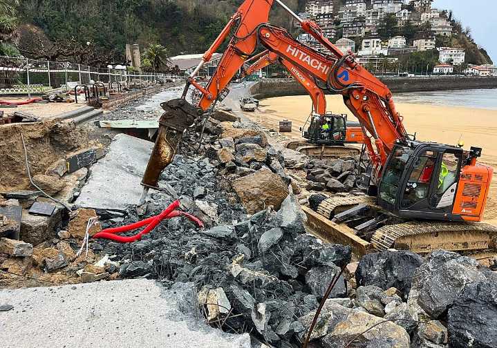 El temporal parte en dos el paseo de Ondarreta