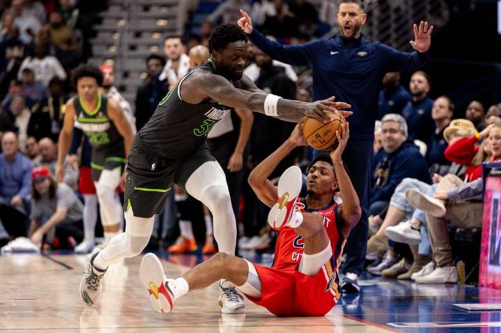 Deadspin | Julius Randle, Wolves complete 2-game mini sweep of Pelicans