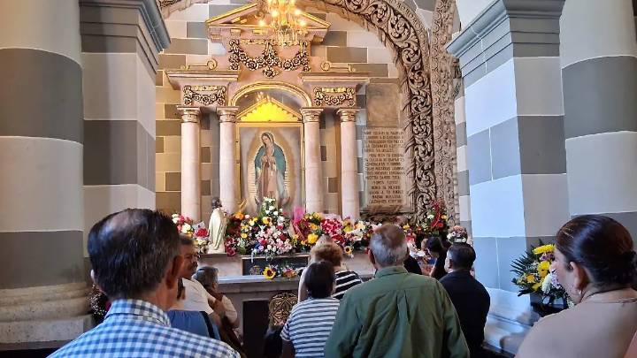 Con fervor y devoción mazatlecos veneran a la Virgen de Guadalupe