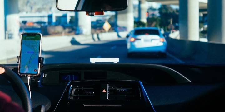 Wichita woman scammed out of $158 by Lyft driver using fake photos