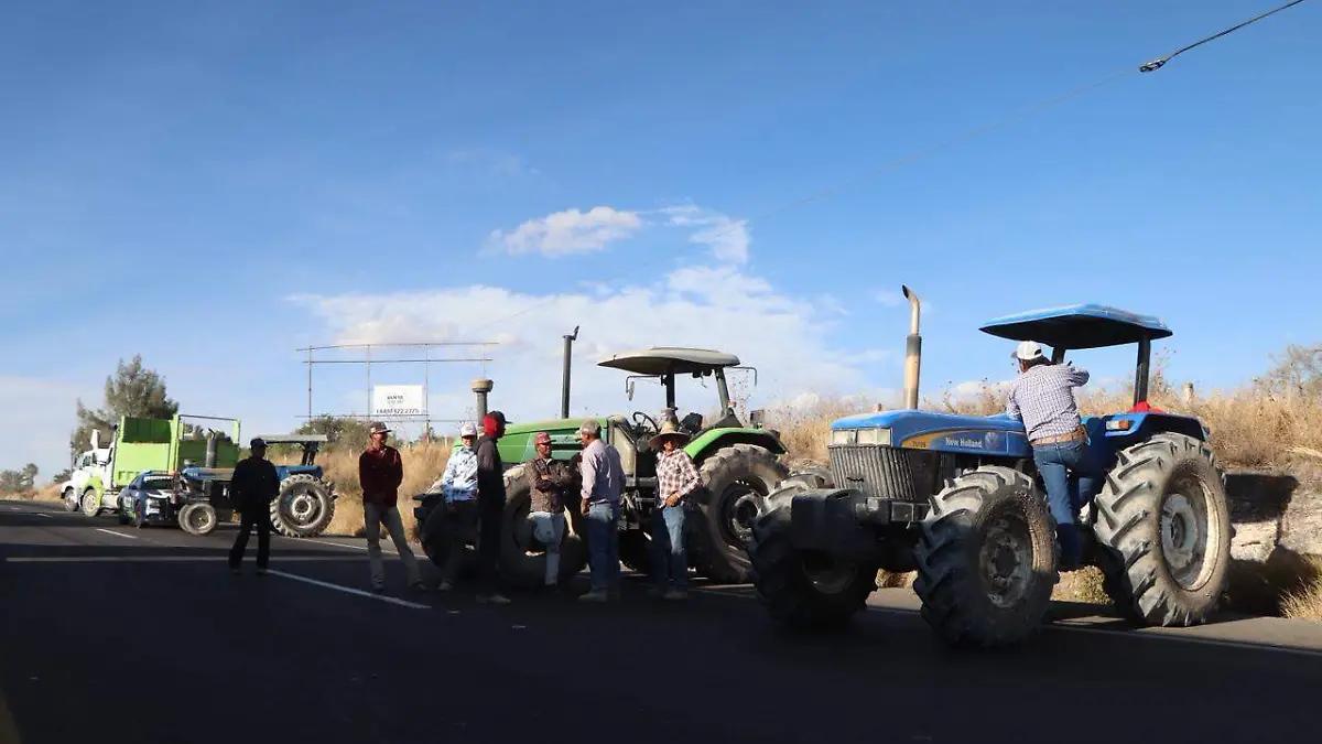 Campesinos y transportistas rechazan reforma a la Ley de Aguas y amagan con incrementar bloqueos
