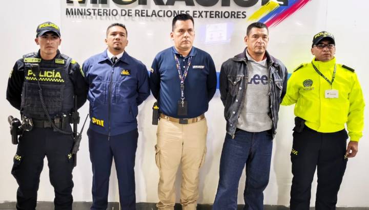PDI entrega a Colombia a peligroso prófugo buscado por homicidio
