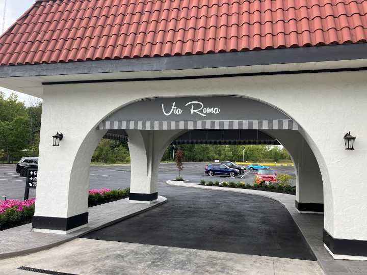 Annual holiday wine tasting scheduled