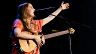 Rolling Stone sitúa discos de Lafourcade y Kevin Kaarl entre los tres grandes en español