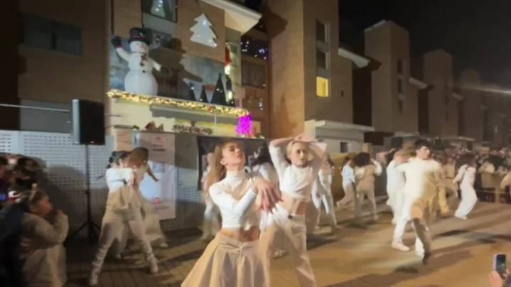 'Juanjilandia', una vivienda de Getafe enciende la Navidad con 10.000 bombillas, música y bailes