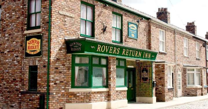 Heartbroken Coronation Street actor praised by wife following 'hardest week of their lives'