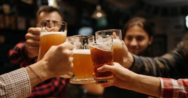Histórica baja en el consumo de alcohol: solo el 34,6% de los chilenos admite haber consumido en el último mes