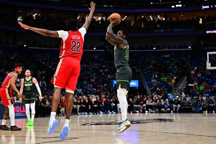 Randle anota 28 puntos por Timberwolves, que vencen a Pelicans otra vez en noche discreta de Edwards