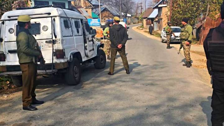Major crackdown against OGW network in Kashmir as police raid several places, over 150 detained