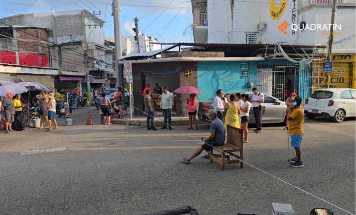 Bloquean por falta de agua en barrios históricos de Acapulco