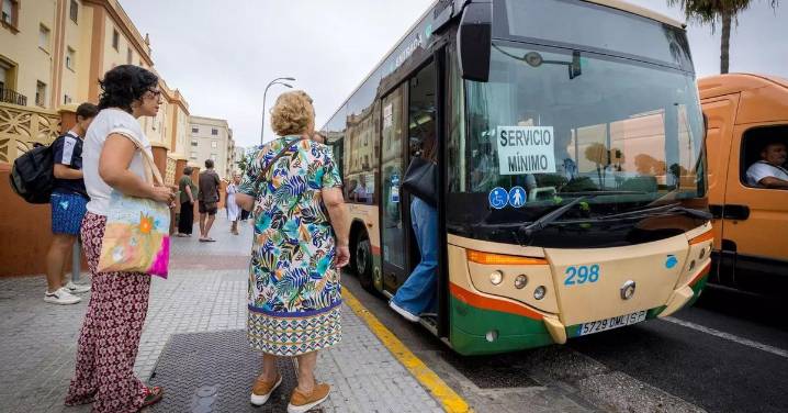 Así será el futuro servicio de autobús urbano en Cádiz: líneas circulares en el centro y en extramuros, servicio nocturno, 60 autobuses nuevos y facilidades en los pagos