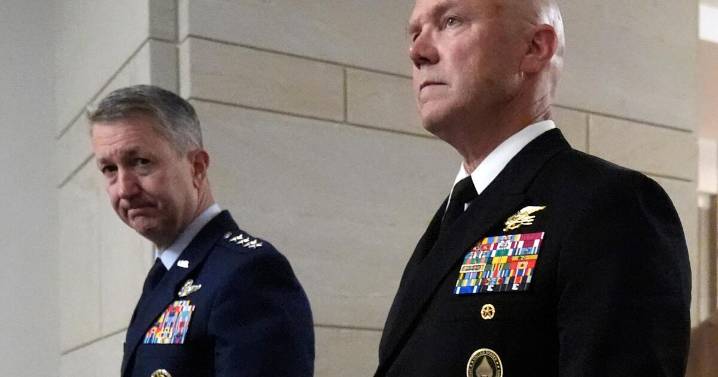 Qué saber mientras legisladores revelan nuevos detalles de ataques militares de EEUU a lanchas