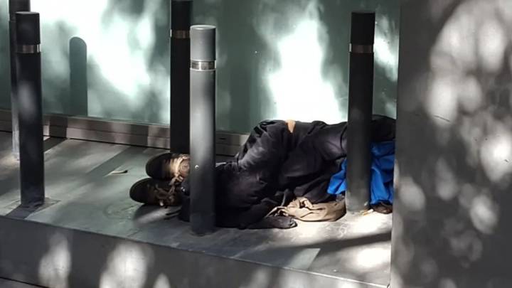 Detenido uno de los menores que quemó el pelo a un hombre sin hogar en Benacazón