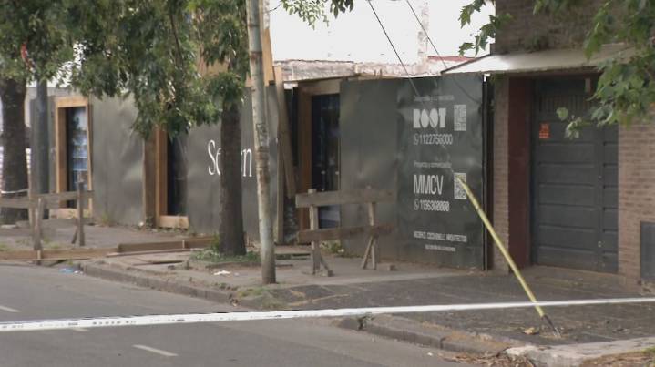 Cómo fue el accidente en el que una joven de 20 años murió aplastada por un andamio en Villa Devoto