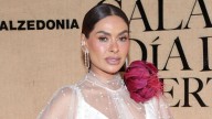 Galilea Montijo luce radiante en un look otoñal de blazer y medias 