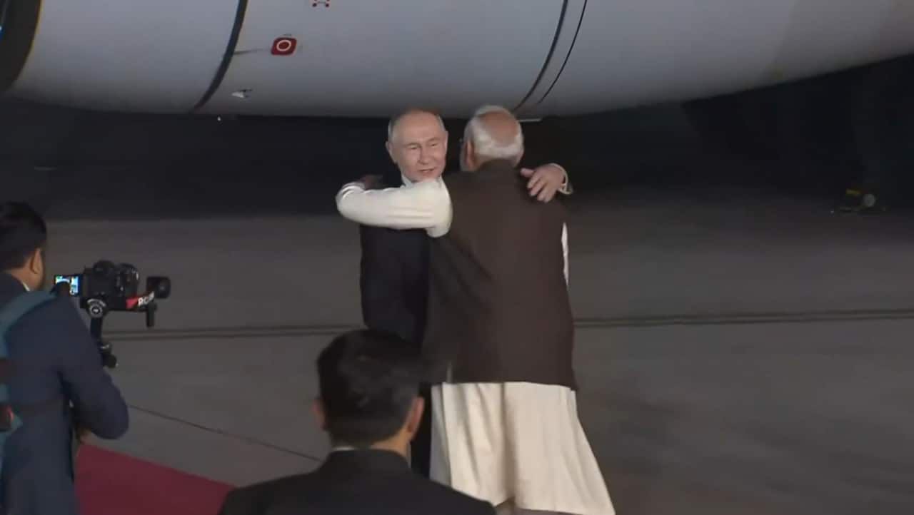 Russian President Putin arrives in Delhi on 2-day visit, PM Modi welcomes him with hug