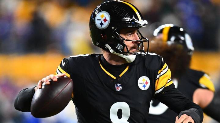 Aaron Rodgers injury: Steelers QB briefly exits game vs. Bills after strip sack