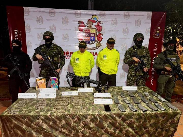 Hallan prendas y material de guerra de uso privado del Ejército