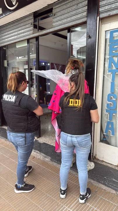 Estaba en la peluquería y fue detenida acusada de realizar entraderas