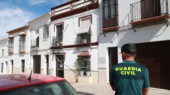 Un Guardia Civil fuera de servicio salva la vida de un hombre tras atragantarse en un bar de Osuna