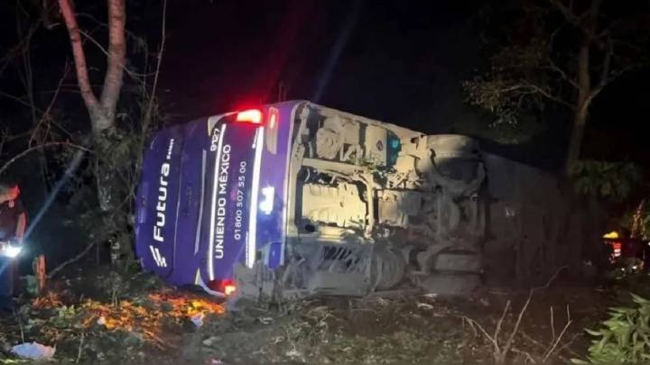 Cae Autobús a Barranco en Tlanchinol, Hidalgo; Hay 5 Muertos y 20 Heridos