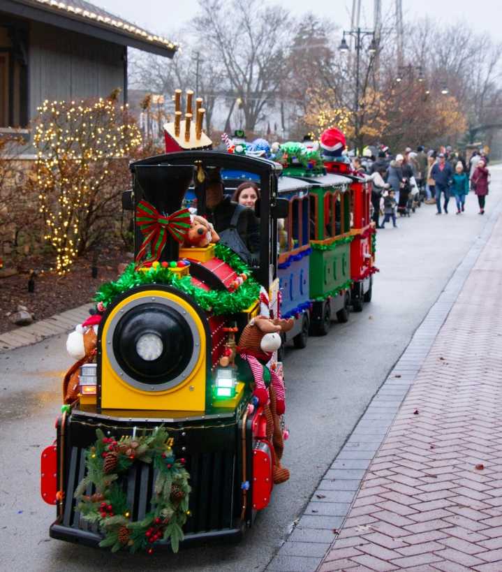 Briefs: Home for the Holidays in Frankfort, Magic Masters perform