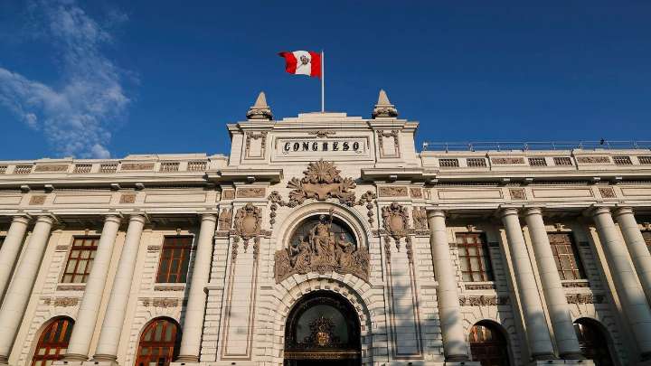 Congresistas aprueban ley que facilita su acceso a futuros cargos públicos