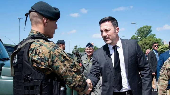 Luis Petri hizo oficial su renuncia como ministro de Defensa Presentó la dimisión con una carta dirigida al presidente Javier Milei. Destacó la modernización de las Fuerzas Armadas y la llegada de los