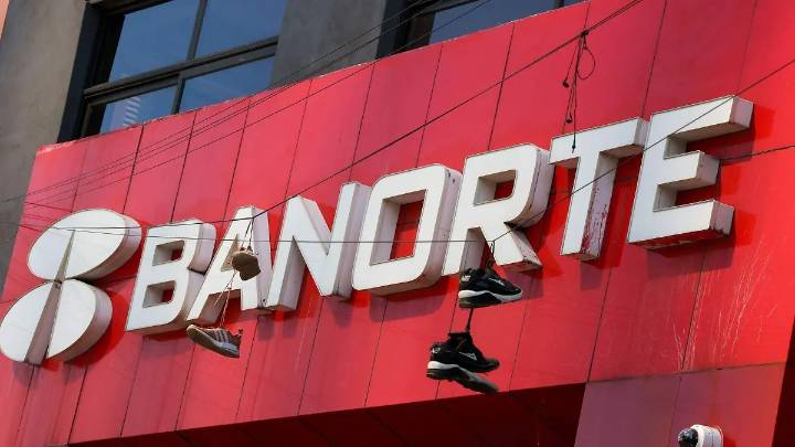 Banorte acuerda con Oxxo ofrecer servicios bancarios