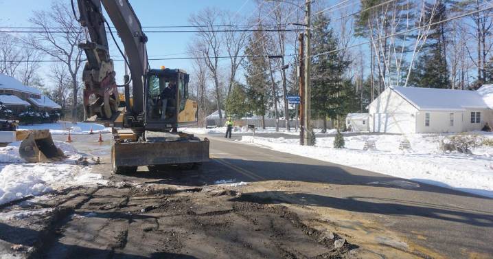 Water main break leaves a dozen customers without water