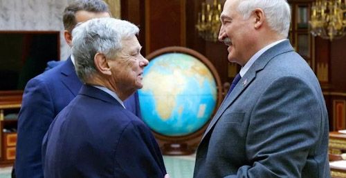 Bielorrusia liberó a premio Nobel, y a figura de la oposición