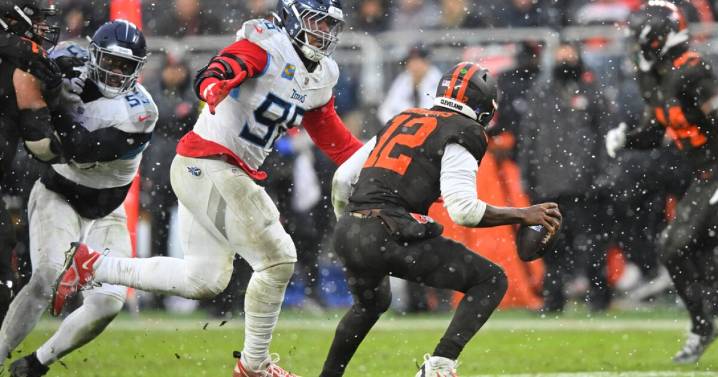 PHOTOS: Browns lose 31-29 to Titans in Week 14 game