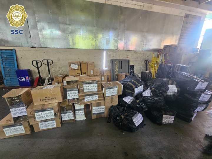 Aseguran 12 mil cajetillas de cigarros en central de abasto de CDMX